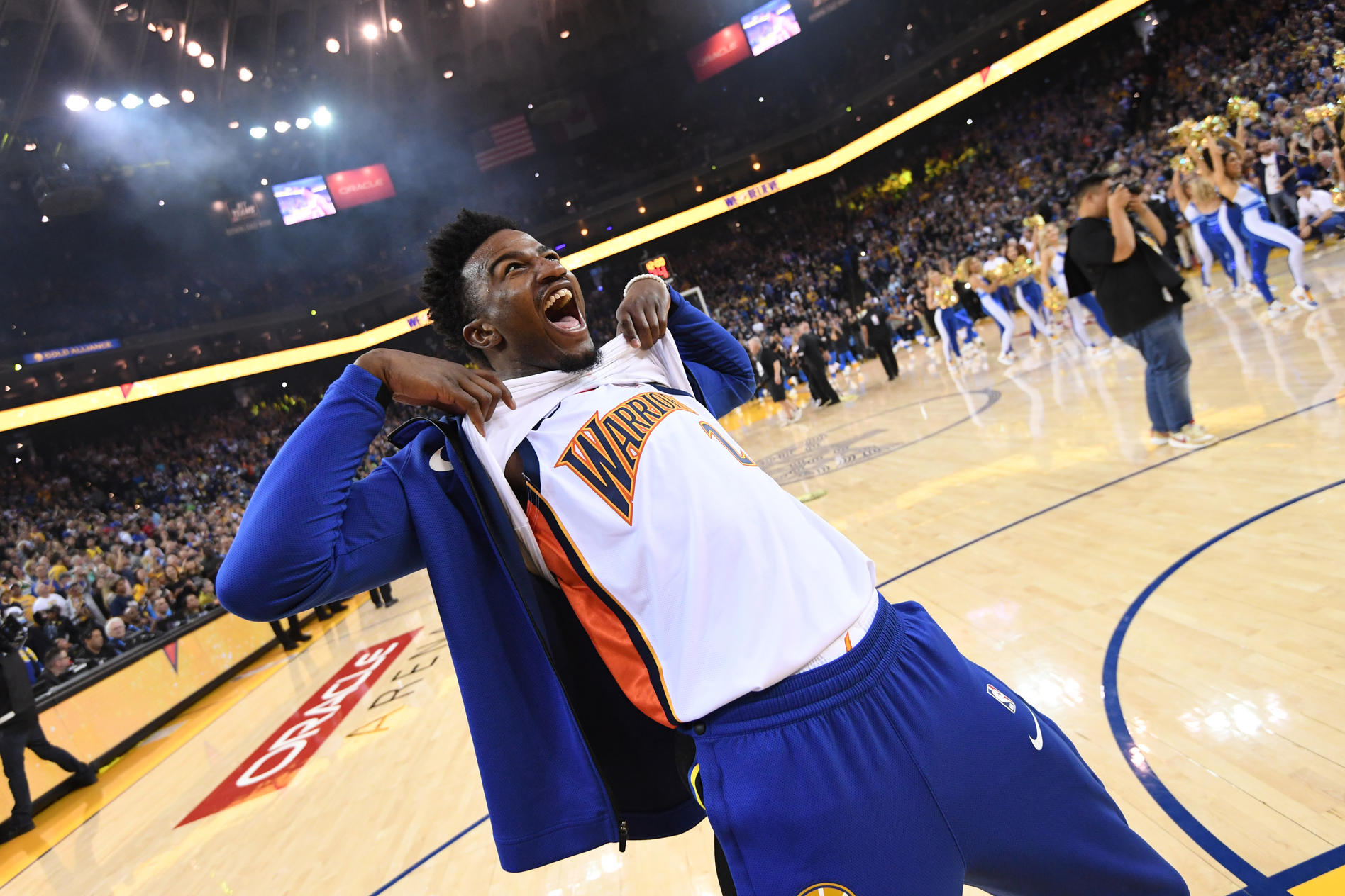 Câu chuyện chưa kể đằng sau phi vụ chuyển nhà thế kỷ của Golden State Warriors